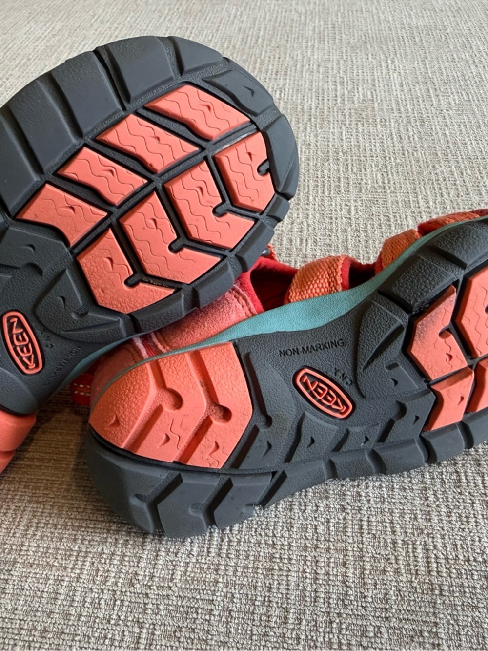 Keen Newport Girls Size 9 - Picture 5 of 8